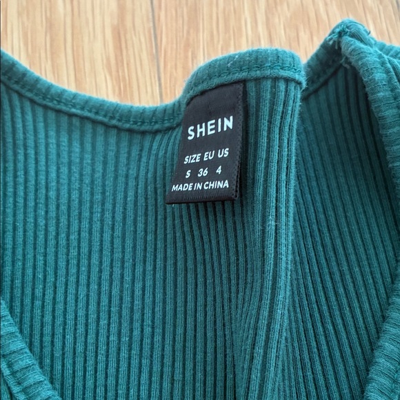 Forest Green Ribbed V-Neck Tee - Picture 3 of 4